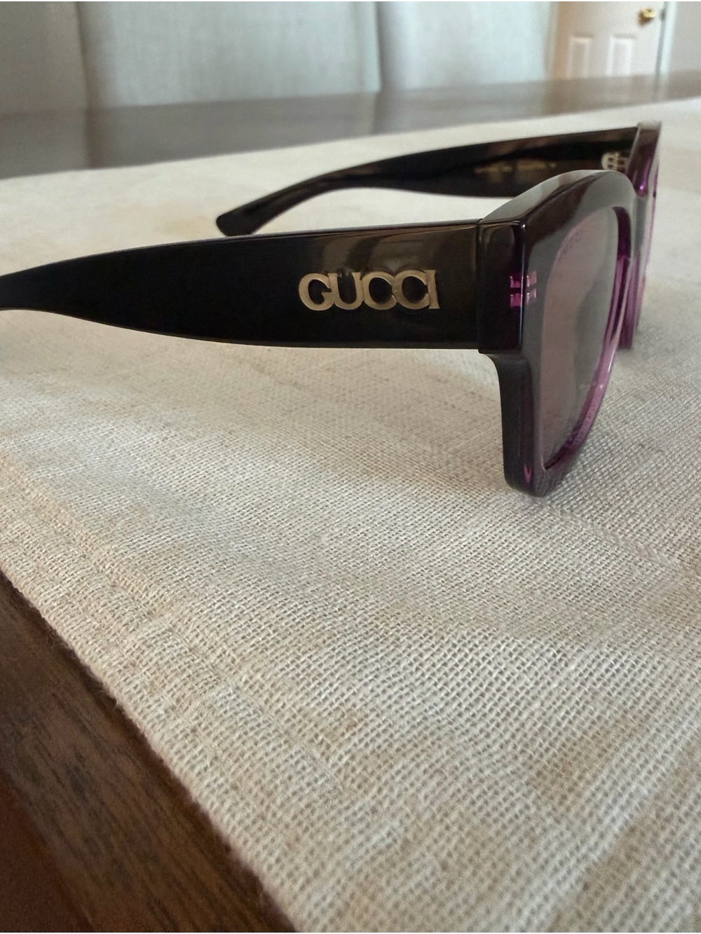 Gucci Black Cat-Eye Sunglasses with Pink Accents - Picture 2 of 6